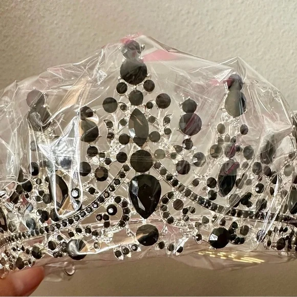Elegant Black Crystal Tiara Brand New - Picture 2 of 3